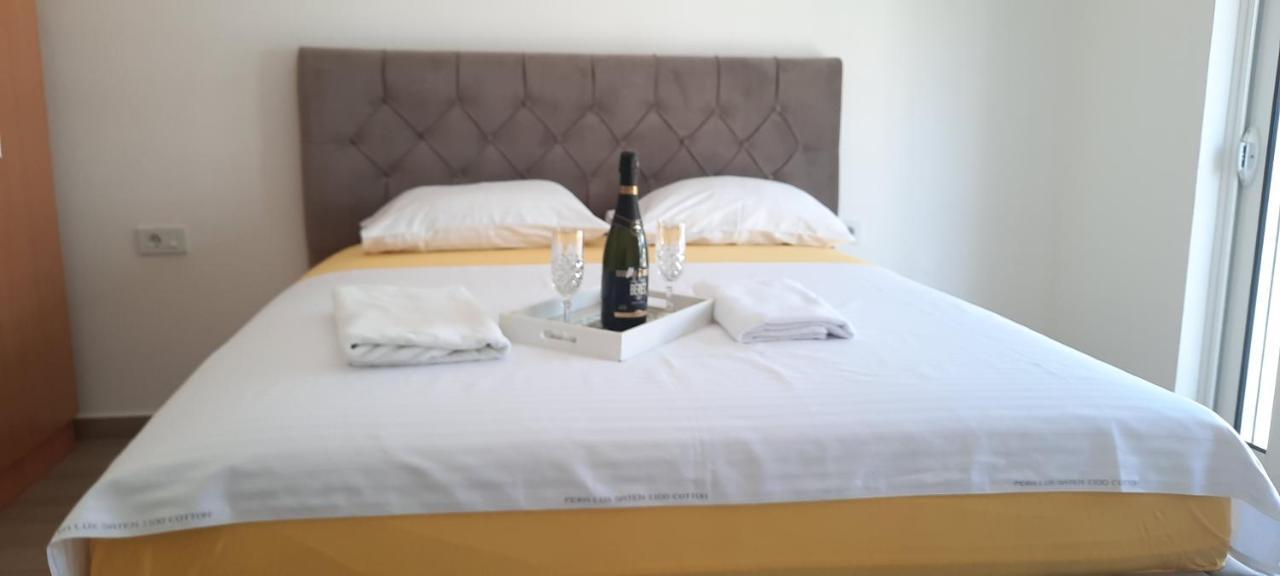 Studio Apartments Jupo Ulcinj Exterior foto
